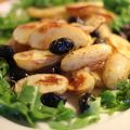 Rostad potatis med lök och svarta oliver