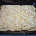 tårtbotten av rice-krispies och maräng