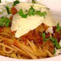 Spagetti med rödlökstomatsås