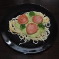 Spaghetti med broccolisås och korv