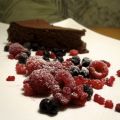 Chokladcheesecake med hallon och blåbär