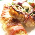 Baconlindad kycklingfilé med tomatsallad och[...]