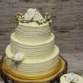 Bröllopstårta med murgröna och guldpärlor