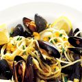 Linguine med musslor och bläckfisk i vitt vin