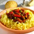 Färsk pasta med kryddig grönsakssås