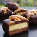 BAKED CARAMEL PEANUT CHEESECAKE BITES