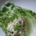 Tonfisksallad i krispigt isbergsblad