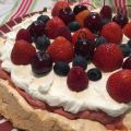 Glutenfri midsommartårta med marängbotten,[...]