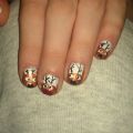 Fredags-julpyntade naglar med nailart