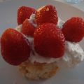 Sommarbakelse med jordgubbar och lime