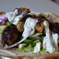 Lammfärsjärpar (cevapicici) i orientbröd