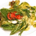 Tomatsallad med gräslöksvinägrett