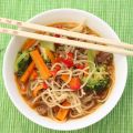 Asiatisk nudelsoppa med köttfärs