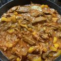 Levergryta med lök- och paprikasås