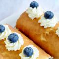 Glutenfri rulltårta fylld med blåbärssylt