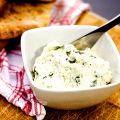 Färskost med basilika och gorgonzola