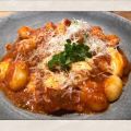 SMÖRSTEKT GNOCCHI MED TOMATSÅS