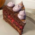 HALLOWEENTÅRTA MED BLÅBÄR- OCH LAKRITSMARÄNG