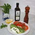 Färsk buffelmozzarella och avocado i Sallad[...]