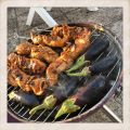 SÖTPOTATISPOMMES, MARINERADE KYCKLINGSPETT OCH[...]
