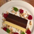 Trefärgad chokladterrin med hasselnötter och[...]