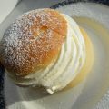 Semlor, både vanliga och blåbärsvarianten