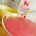 Rosa klappgröt med körsbärsylt och citronsaft