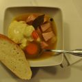 Korvsoppa med kryddpeppar och senapscrème[...]
