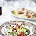 Kål och rucolasallad med knaperstekt bacon och[...]
