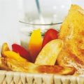 Panerade spättfiléer med potatisklyftor