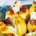 Bakad lök med gorgonzola och valnötter