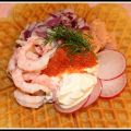 Våfflor med lax och räkor