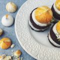 Kladdkakebakelser med vispad vaniljpannacotta,[...]