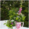 Midsommarbuketter i kannor