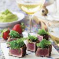 Halstrad tonfisk med sesam och algsallad