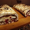 Nötmarängrulle med chokladtryffel & lingonkräm