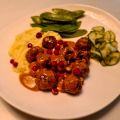 Köttbullar i gräddsås med vitkålsmos