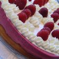 Mandeltårta med hallonmousse, mascarpone och[...]