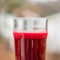 Röd näringsrik mättande juice