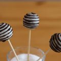 Zebrarandiga cake balls