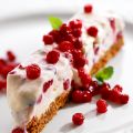 Lingonparfait på krispig kanelbotten