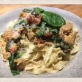 FÄRSK HEMMAGJORD PASTA & KYCKLINGGRYTA MED[...]