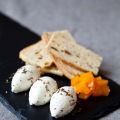 Kryddostcrème med rostad karljohansfocaccia