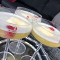 Iskall bubblig drink med limoncello och sorbet