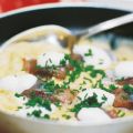 Krämig äggröra med matjes och gräddfil