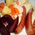 Bratwurst med senapssås och rödbetor