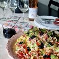 Pasta med varmrökt lax, avokado och svart rom