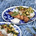 Grillade kycklingspett med smashad gurksallad[...]