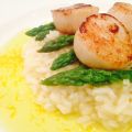 Citronrisotto med sparris och pilgrimsmusslor