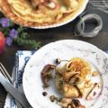 Klassiska pannkakor med stekta äpplen,[...]